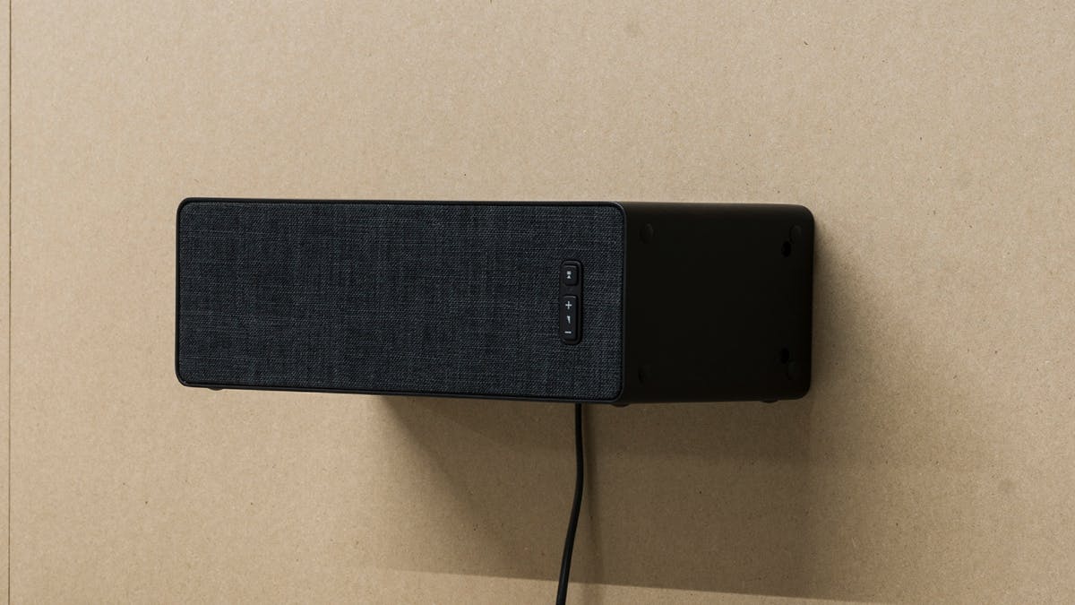 Die Ikea Symfonisk-WLAN-Speaker besitzen die bekannten Sonos-Buttons. (Foto: Ikea)